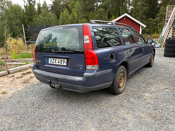 Volvo V70 2 of 6