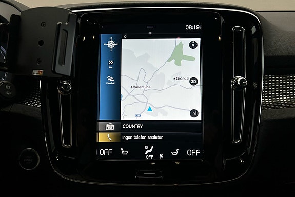 Volvo XC40 8 of 25