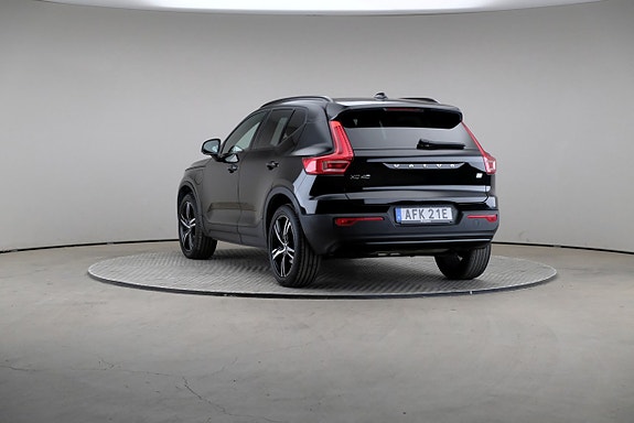 Volvo XC40 2 of 25