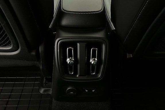 Volvo XC40 20 of 25