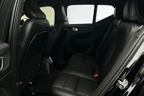 Volvo XC40 13 of 25