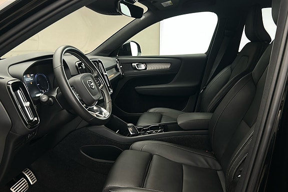 Volvo XC40 10 of 25