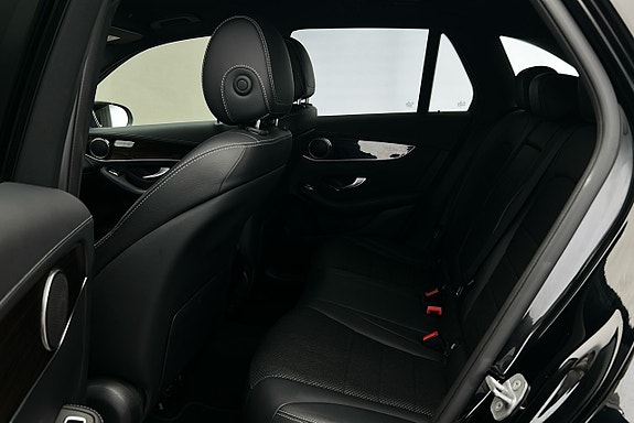 Mercedes-Benz GLC300 e 13 of 28
