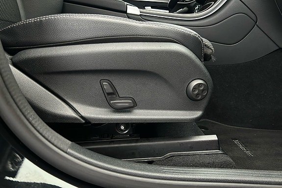 Mercedes-Benz GLC300 e 19 of 28