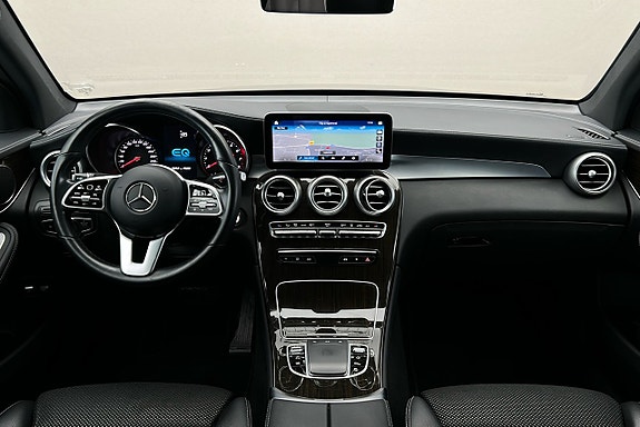 Mercedes-Benz GLC300 e 6 of 28