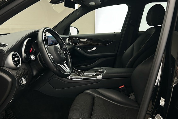 Mercedes-Benz GLC300 e 10 of 28