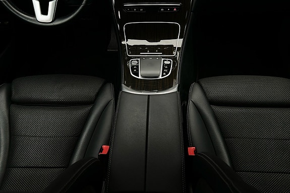 Mercedes-Benz GLC300 e 9 of 28