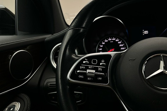 Mercedes-Benz GLC300 e 25 of 28