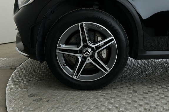 Mercedes-Benz GLC300 e 12 of 28