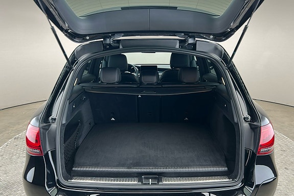Mercedes-Benz GLC300 e 14 of 28