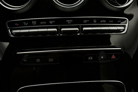 Mercedes-Benz GLC300 e 20 of 28