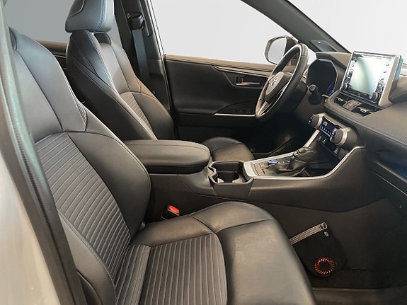 Toyota RAV4 7 of 11