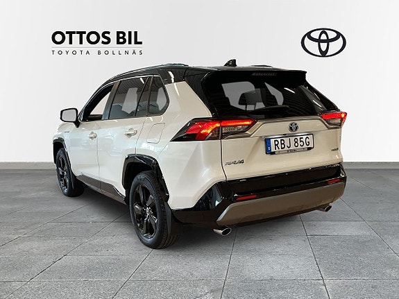 Toyota RAV4 3 of 11