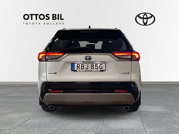 Toyota RAV4 5 of 11