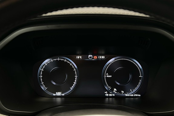 Volvo XC60 8 of 28