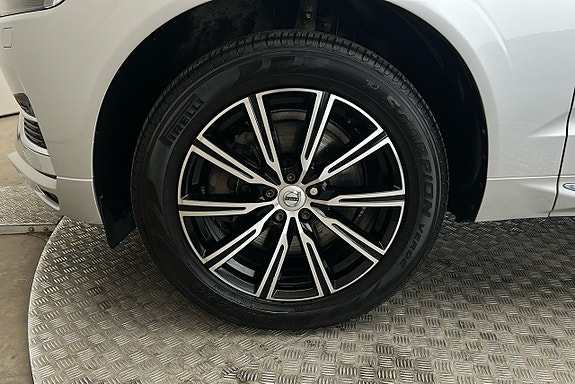 Volvo XC60 12 of 28