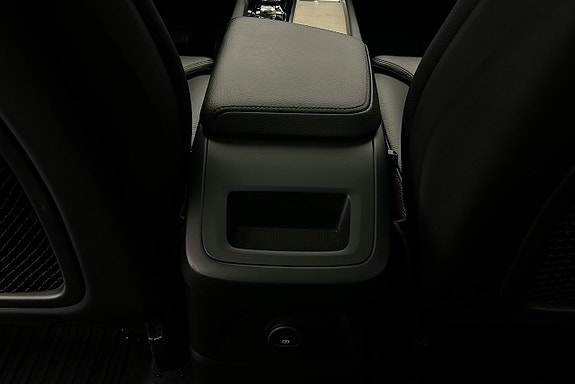 Volvo XC60 23 of 28