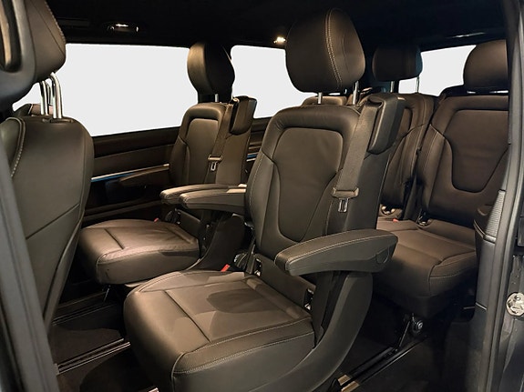 Mercedes-Benz V300 11 of 16