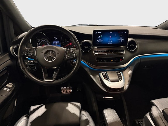 Mercedes-Benz V300 10 of 16