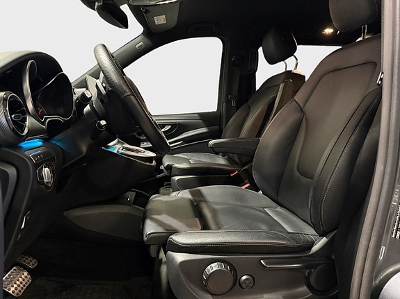 Mercedes-Benz V300 9 of 16