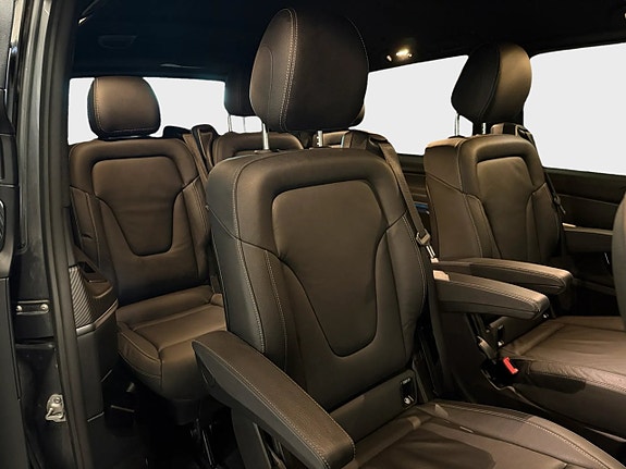 Mercedes-Benz V300 12 of 16