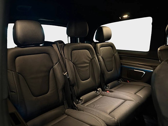 Mercedes-Benz V300 15 of 16