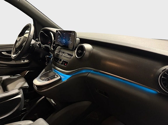 Mercedes-Benz V300 13 of 16