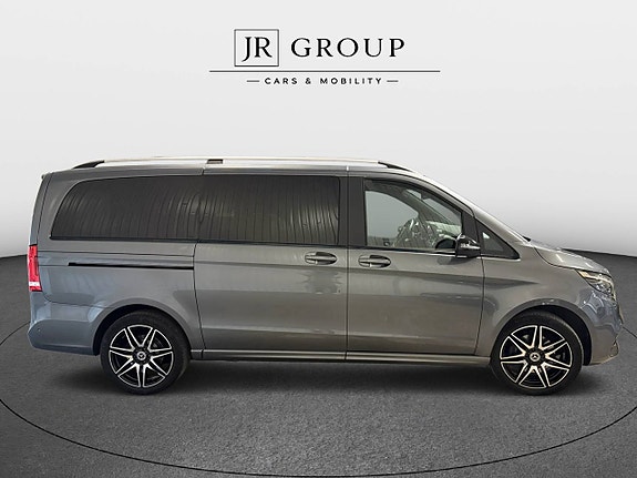 Mercedes-Benz V300 7 of 16