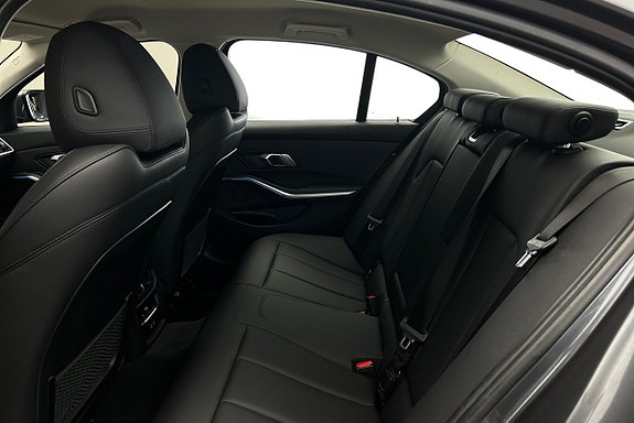 BMW 330e 13 of 24