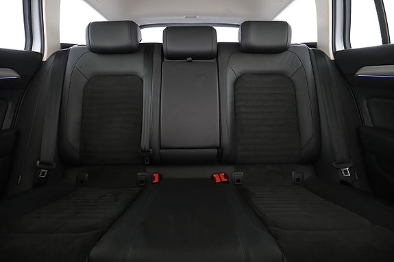 Volkswagen Passat 16 of 30