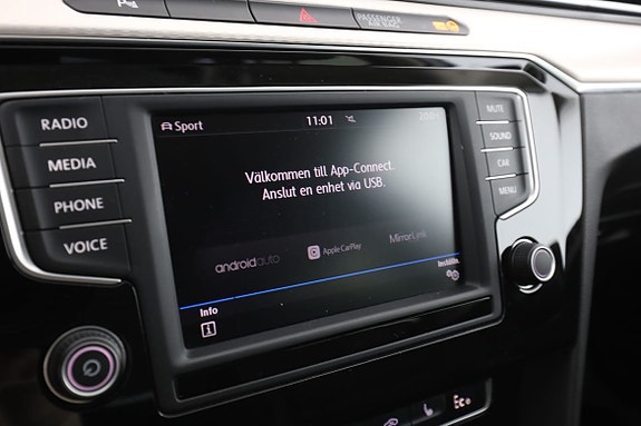Volkswagen Passat 22 of 30