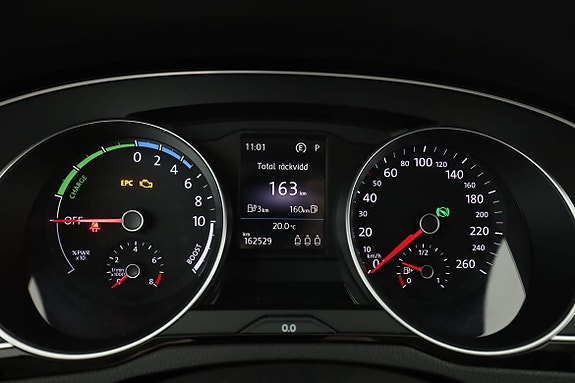 Volkswagen Passat 20 of 30