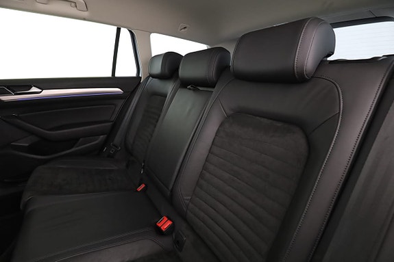 Volkswagen Passat 15 of 30