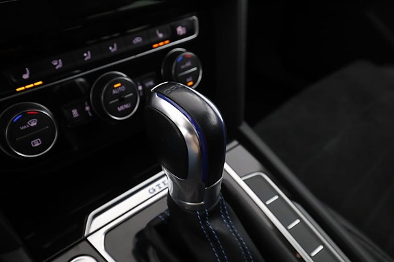 Volkswagen Passat 29 of 30
