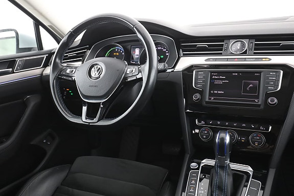 Volkswagen Passat 14 of 30