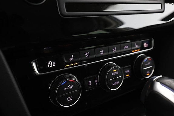 Volkswagen Passat 26 of 30