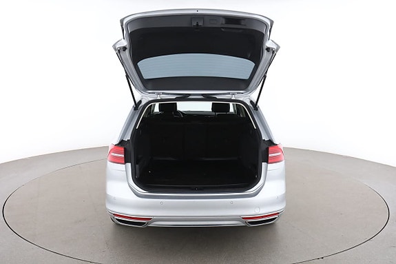 Volkswagen Passat 17 of 30