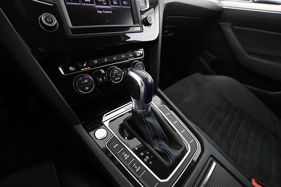 Volkswagen Passat 24 of 30