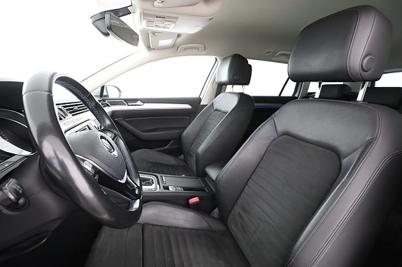 Volkswagen Passat 11 of 30