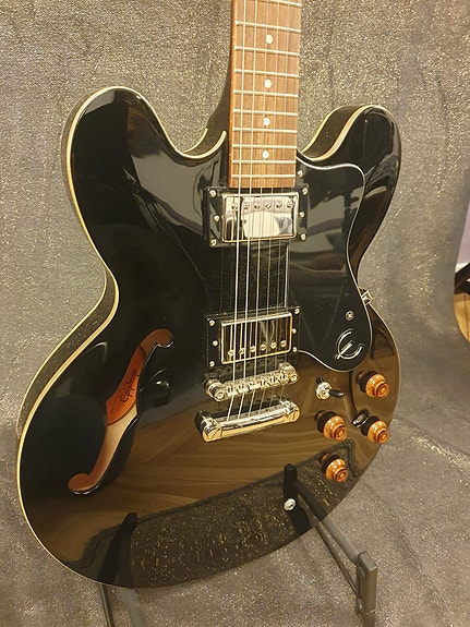 Finfin Elgitarr Epiphone Dot Archtop i Ebony