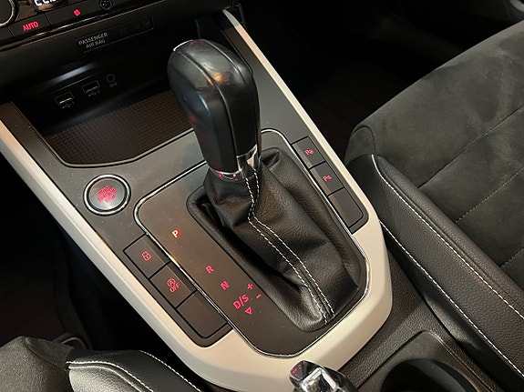 Seat Arona 9 of 13