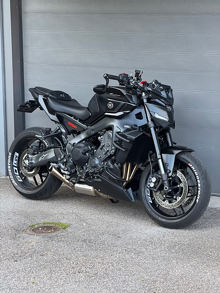 Yamaha MT-09 2 of 2