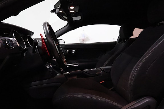 Ford Mustang 10 of 28