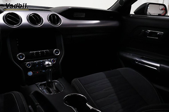 Ford Mustang 21 of 28
