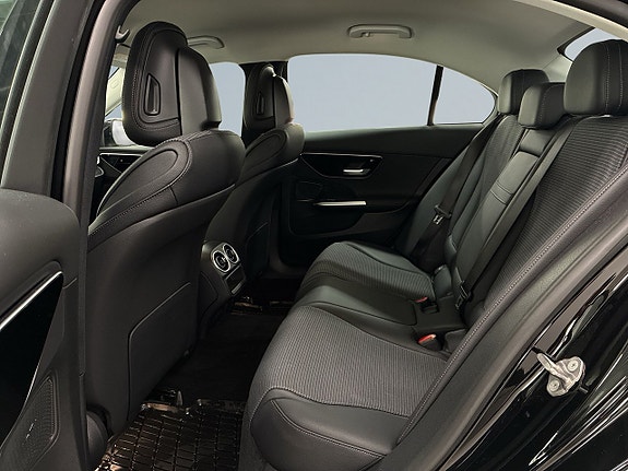 Mercedes-Benz C200 13 of 27