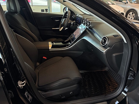 Mercedes-Benz C200 19 of 27