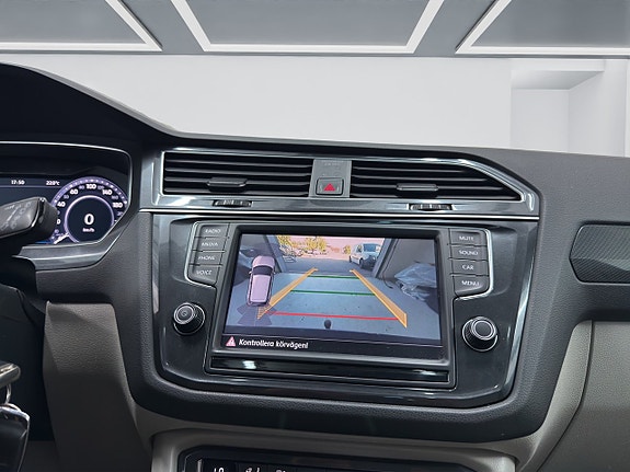 Volkswagen Tiguan 13 of 16