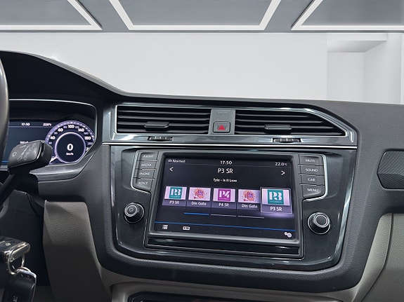 Volkswagen Tiguan 12 of 16
