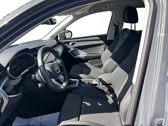 Audi Q3 11 of 12