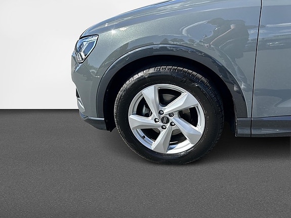 Audi Q3 9 of 12